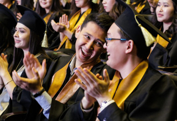 Фонд «Қазақстан халқына» выделяет 850 образовательных грантов абитуриентам: кто и на каких условиях может получить