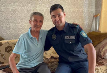 Инвалида из задымленной квартиры спасли полицейские в Костанайской области