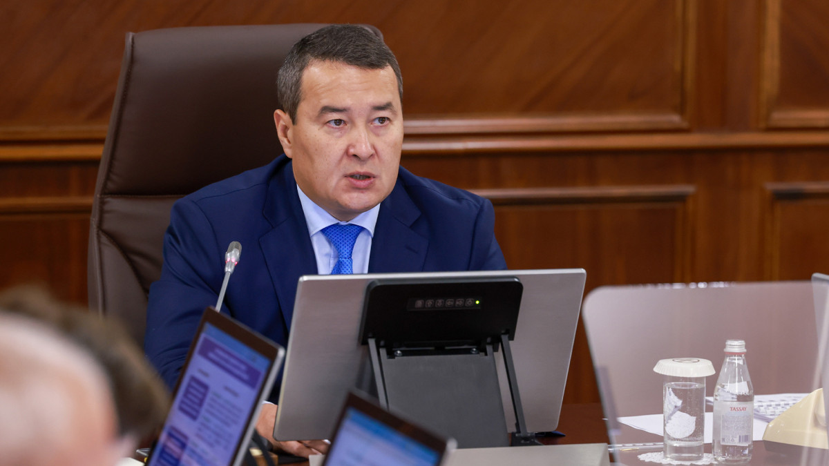 Премьер-министр Алихан Смаилов раскритиковал состояние спортивных объектов в Казахстане