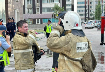 Оперативный штаб создали в Алматы после пожара в микрорайоне Аккент