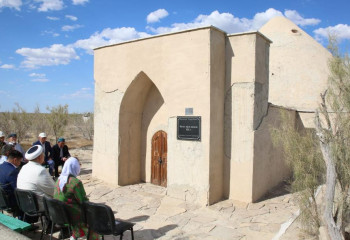 Аким Кызылординской области побывал в сакральных местах региона