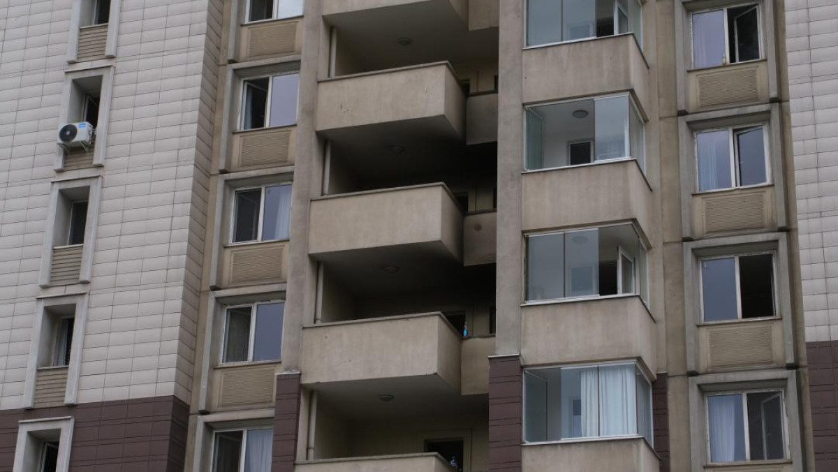 Застройщик сгоревшего в Алматы дома подарит квартиру семье погибшей девушки и восстановит дом за свой счет