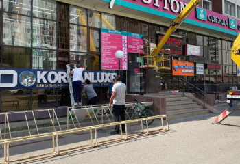 За неделю в Астане сняли около 800 незаконных вывесок и рекламных баннеров