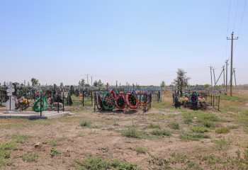 11-летний подросток из Кентау разрисовал надгробные плиты на местном кладбище