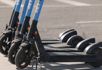 Новые правила для казахстанских самокатчиков озвучили в полиции