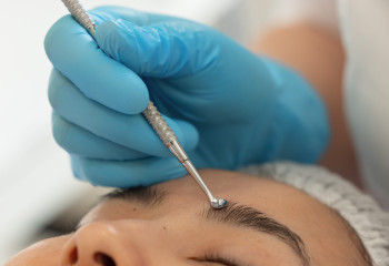 Ботоксты неше жастан жасатқан дұрыс?  Косметолог кеңесі