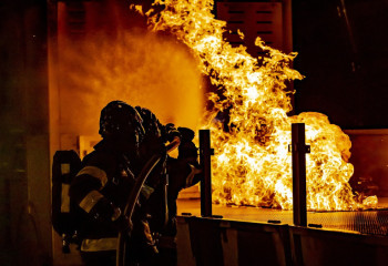 Когда жильцы горевшего в Алматы дома смогут вернуться в свои квартиры, рассказали в акимате