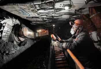 Шахтинск қаласында бұрғылау кезінде ер адам үйінді астында қалып қойды