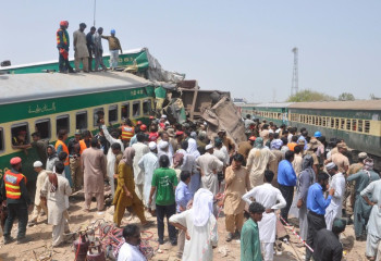 Пәкістанда пойыз рельстен шығып, 30-дан астам адам қаза тапты