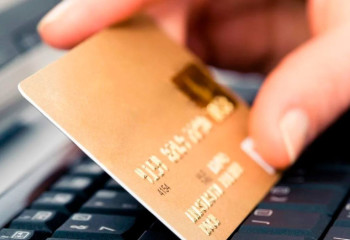 Банковские карты для детей в Казахстане: в Минпросвещения рассказали, кто может их открыть