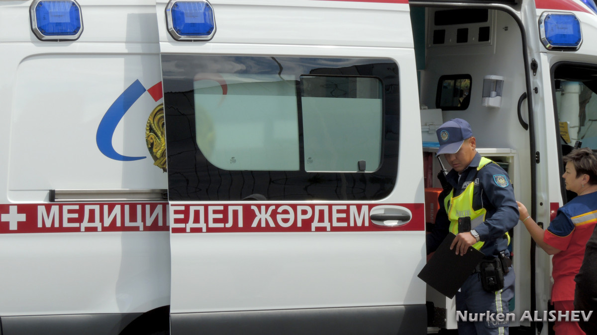 Скончалась женщина, которую сбил полицейский в Шымкенте