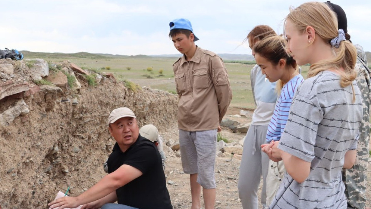 Древнюю пирамиду раскопали в Казахстане