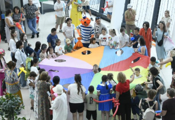 Необычная фотовыставка открылась в столичном ТРЦ