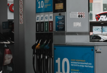 Заправки Казахстана пополнят в августе на 369 тысяч тонн АИ-95