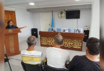 Алматыда сотталған азаматтар Абай күнін атап өтті