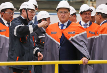 Алихан Смаилов посетил уникальное предприятие по переработке промышленных отходов в Актюбинской области