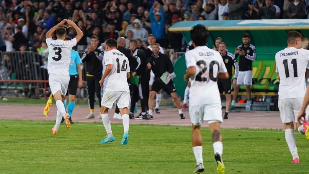  instagram.com/fctobol 