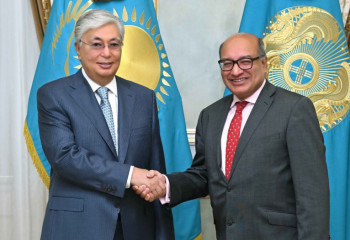 Мемлекет басшысы сэр Сума Чакрабартиді қабылдады