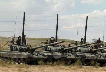 Танки в городе: Минобороны Казахстана сообщило о переброске боевой техники