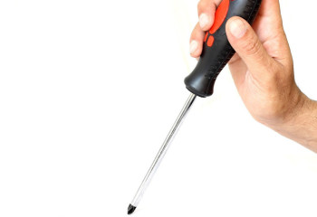 Шумное застолье закончилось изнасилованием отверткой