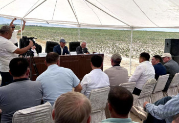 Министр Жамбылдағы құрғақшылықтан зардап шеккен фермерлермен кездесті