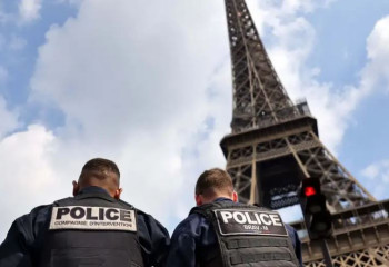 В Париже временно эвакуировали людей с Эйфелевой башни