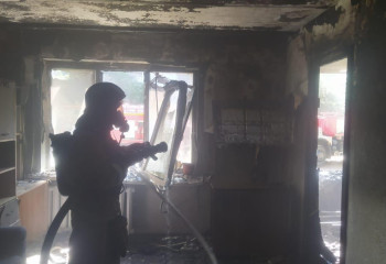 40 человек эвакуировали пожарные из задымленного подъезда в Актобе