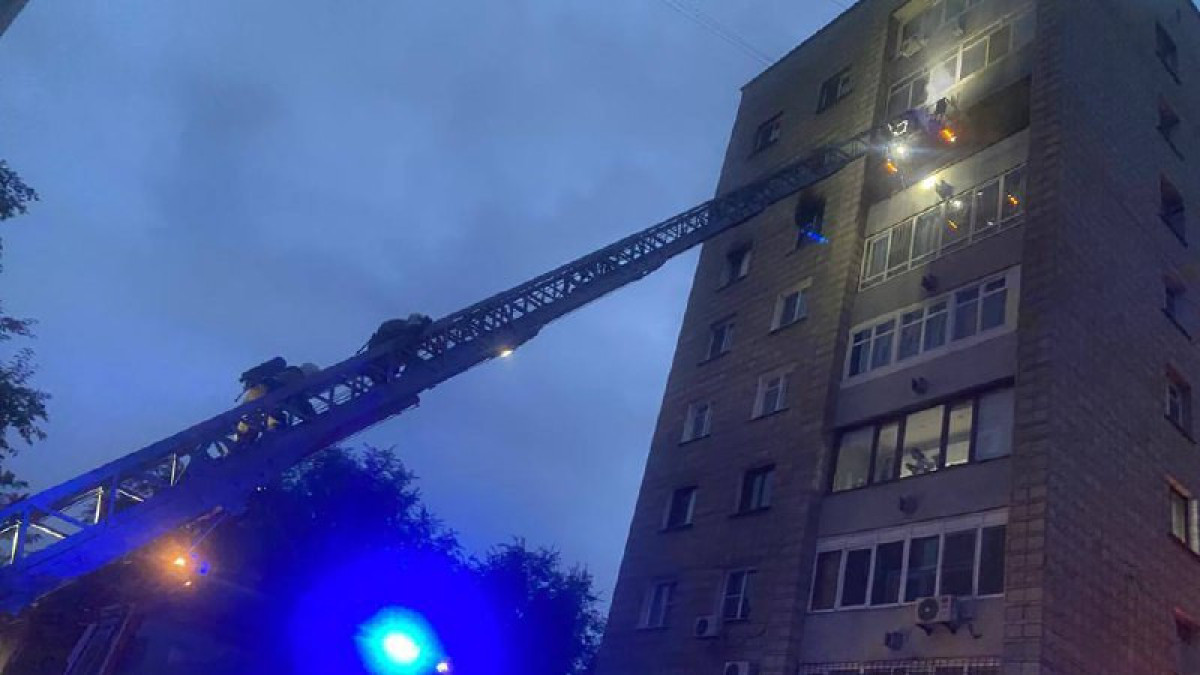 Оставленный в сети телефон - возможная причина пожара в Усть-Каменогорске