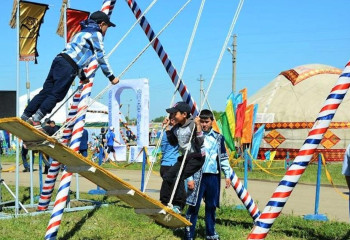 Үстіне алтыбақан құлаған балалардың жағдайынан кейін жауаптылар жазаға тартылды