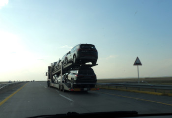 Казахстанец заработал 1 млн тенге, пригнав авто из Грузии