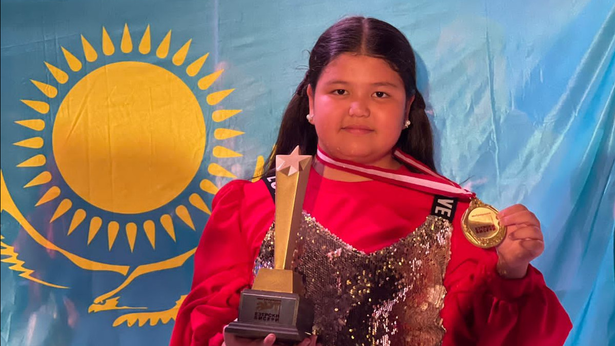 11-летняя Медина Кузембаева из Актобе заняла первое место на вокальном конкурсе в Македонии