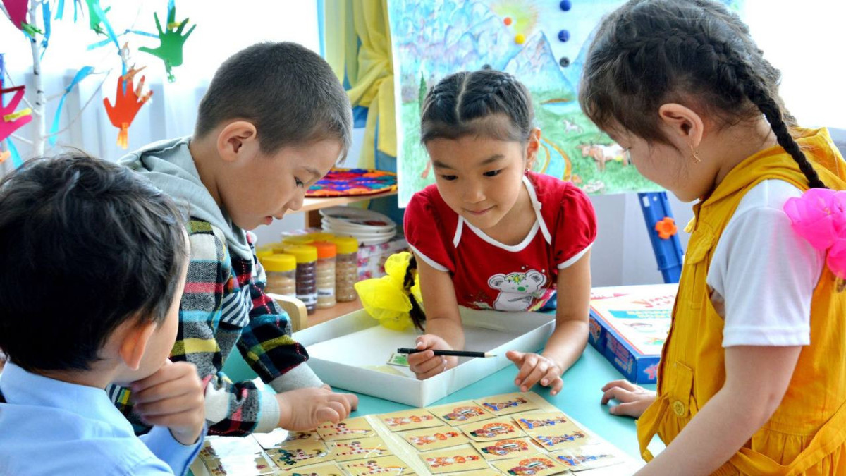 Зарплата воспитателей детских садов в Казахстане увеличится на 30%