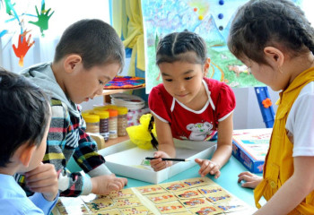 Зарплата воспитателей детских садов в Казахстане увеличится на 30%