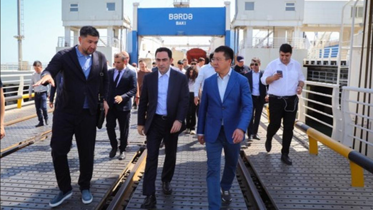 Министр индустрии Марат Карабаев с рабочим визитом побывал в Азербайджане
