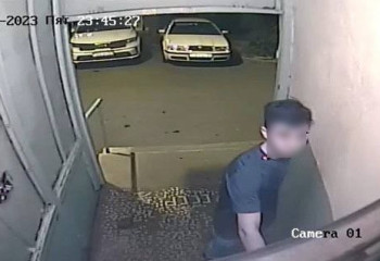 «Нападает и трогает за интимные места»: видео с подозрительным парнем появилось в сети