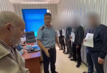 Зейнеткерлерден ақша алған «курьерлер» ұсталды