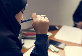 Мектепте хиджаб киюге рұқсат беріле ме? Министр жауап берді