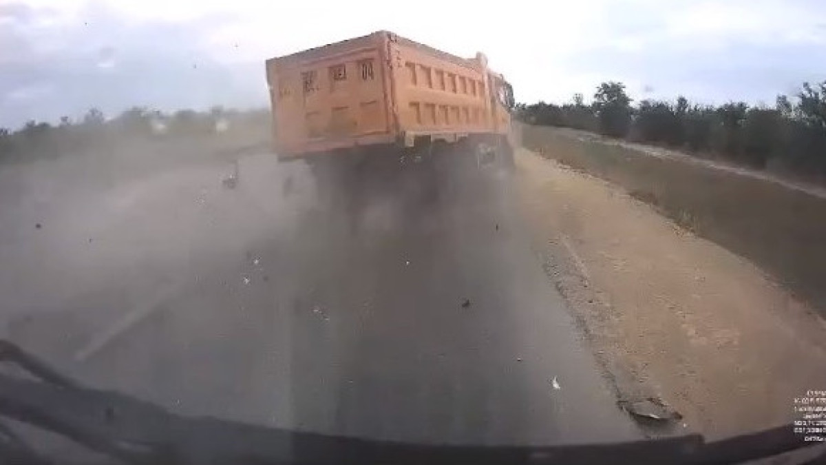 Жуткая авария попала на камеру видеорегистратора на автодороге Актобе