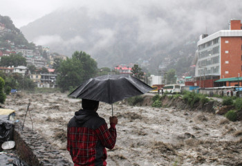 Үндістанда нөсер жауыннан 70-ке жуық адам қаза тапты