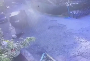 Украинада полицей зейнеткерді көлігімен екі рет басып өтті