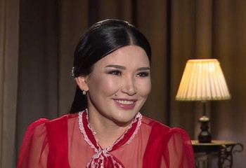 Тура жолға түскен психолог Құралай ханым Айгүл Елшібаеваға алғыс айтты