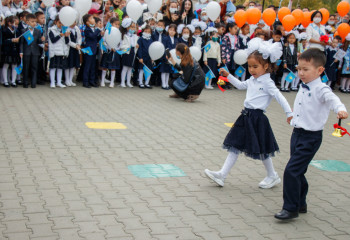 Астанада 10 мыңнан астам оқушы орыс тілін таңдаған. Танымал педагог білім басқармасын кінәлады