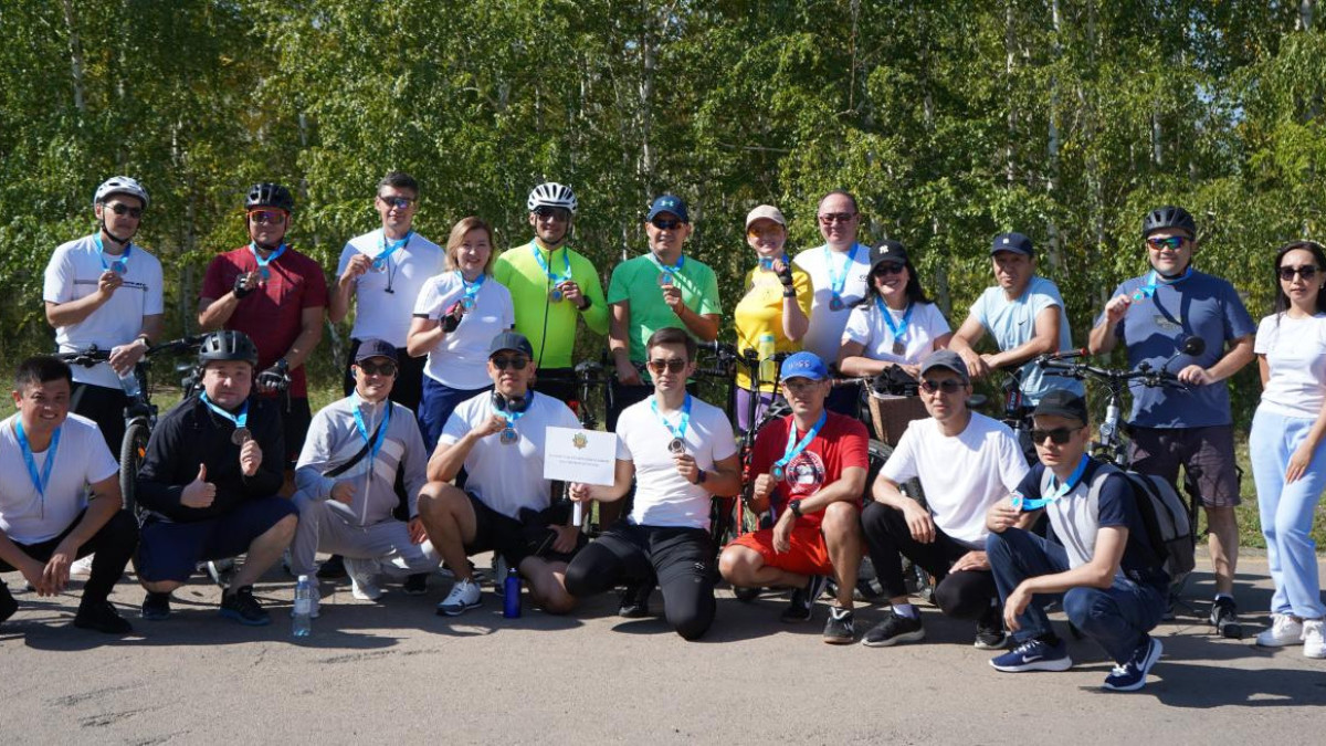 Прокуроры оседлали велосипеды – велопробег для силовиков прошел в Астане