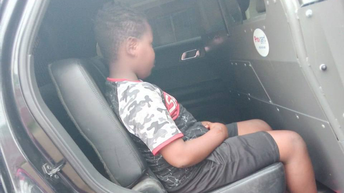 Полиция арестовала 10-летнего справившего нужду мальчика
