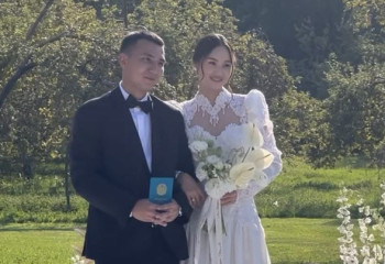 Известный музыкальный исполнитель Akha женился