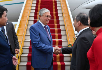 Мемлекет басшысы Вьетнамға ресми сапармен барды