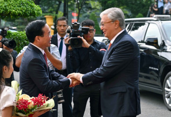 Вьетнам президенті Қасым-Жомарт Тоқаевты салтанатты түрде қарсы алды