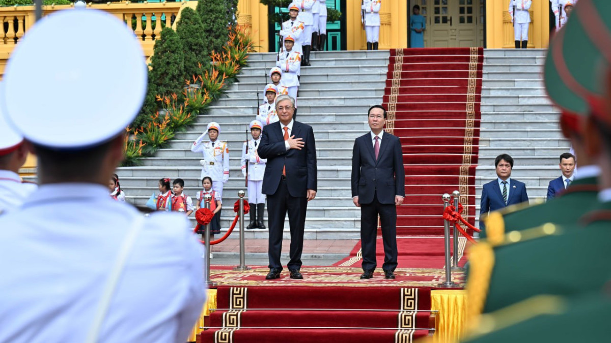 Глава государства провел переговоры с Президентом Вьетнама Во Ван Тхыонгом