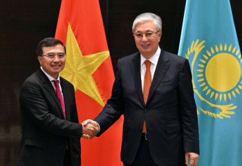 Сотрудничество в энергетике и нефтегазохимии обсудил Токаев с главой Petrovietnam