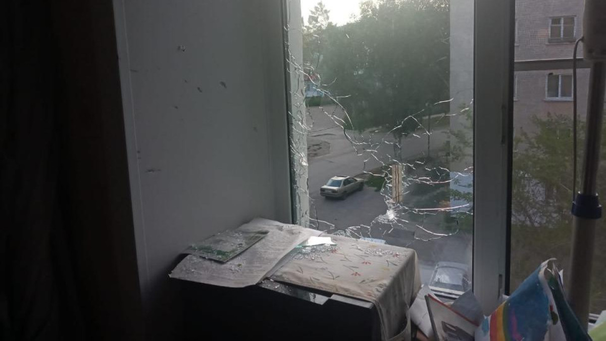Мужчина из мести стрелял из ружья по окнам многоэтажки в ВКО